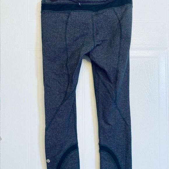 Lululemon Run: Inspire Crop II All Luxtreme Size 6 Giant Herringbone Black‎ - Picture 4 of 12